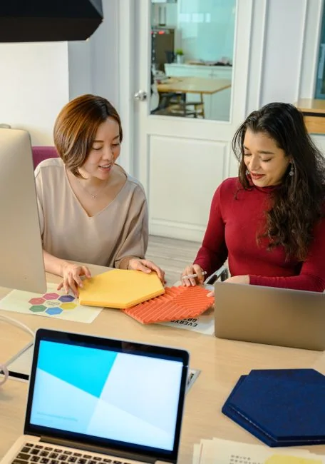 A man and woman engaged in a business meeting discussing SEO strategy in a cozy cafe setting.